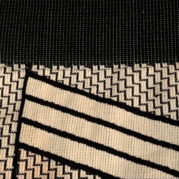 BCBGeneration Geo knit pull on skirt 8094 - Picture 5 of 8